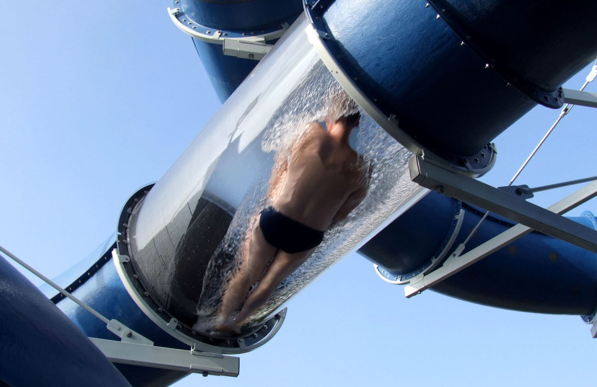 Wasserrutsche mit Polycarbonatscheibe